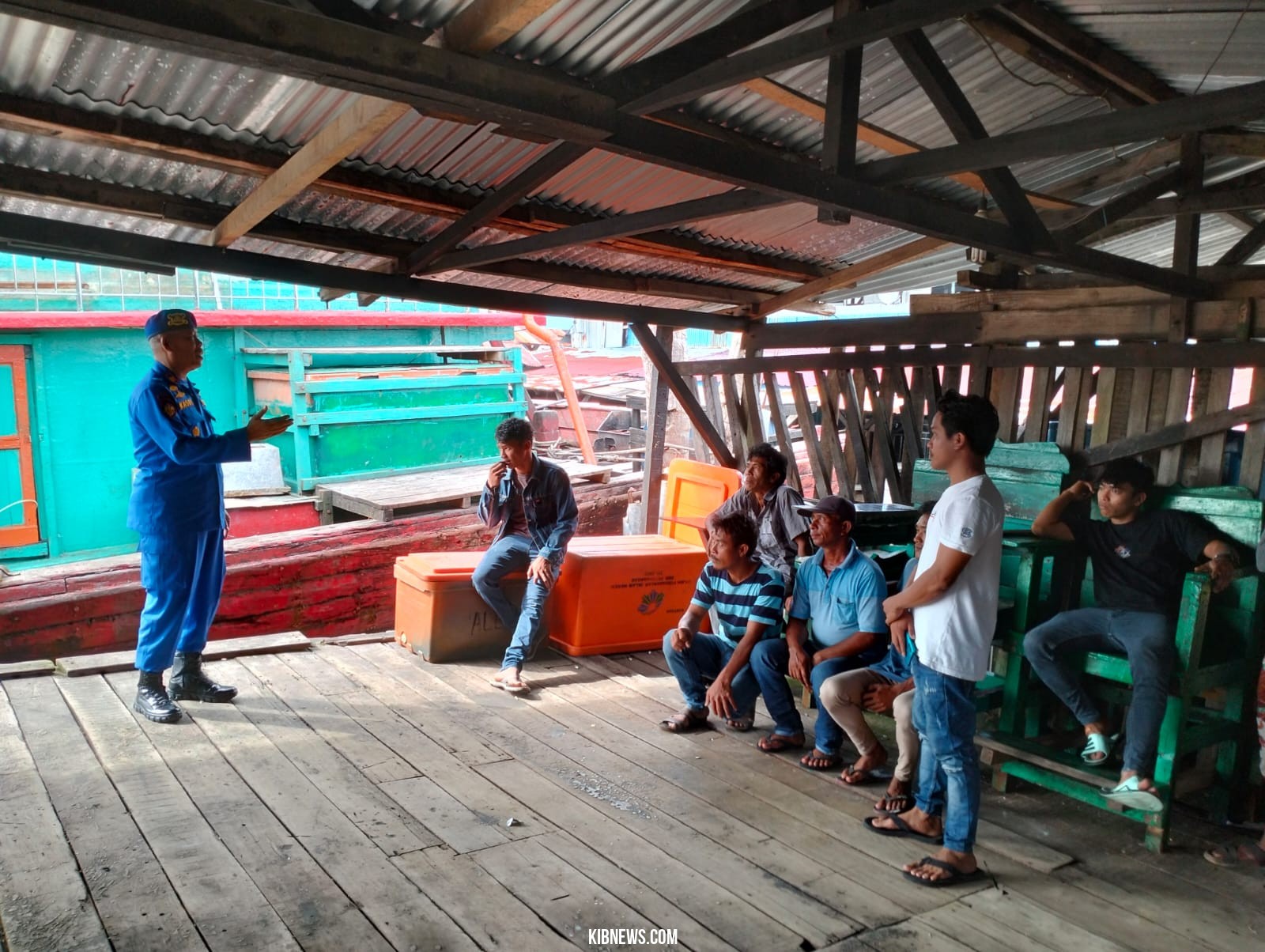 Satpol Airud Polres Sibolga Sambangi Pemilik Kapal Dan Para Nelayan.