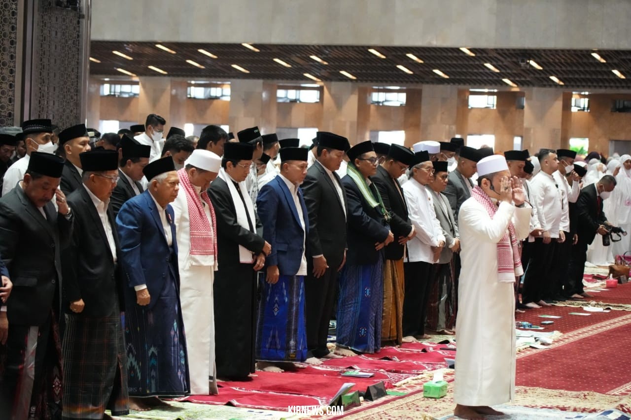 Panglima TNI Sholat Idul Fitri Bersama Wapres di Istiqlal